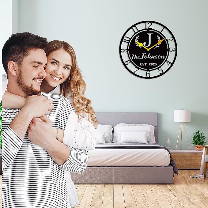 HZYCYYFC Personalized Metal Clock Sign, Custom Metal Clock,Personalized Gift, Black Gold and Silver Color Options, Housewarming Gift, Living Room Decor